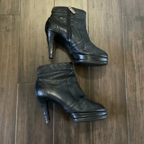 CHANEL Black Leather Platform Zip Bootie Size 38.5 G28644 - Picture 10 of 14